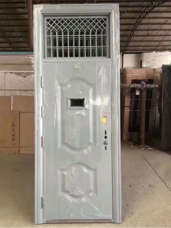 吉木萨尔学校教室门 吉木萨尔学校教室门