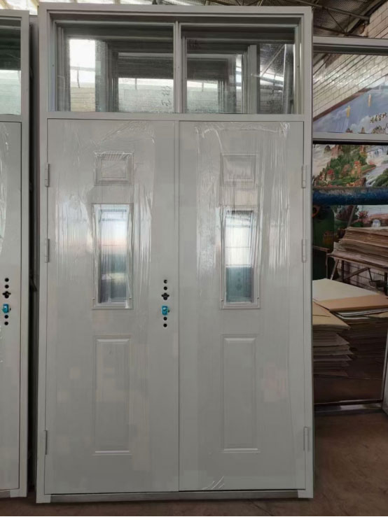 吉木萨尔学校教室门 吉木萨尔学校教室门