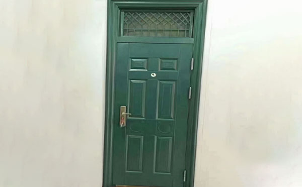 吉木萨尔学校教室门 吉木萨尔学校教室门