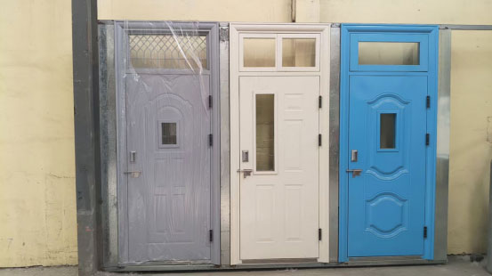 吉木萨尔学校教室门 吉木萨尔学校教室门