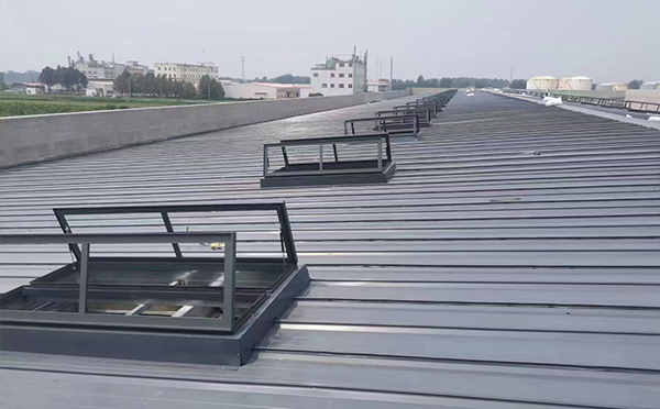 某中学室内体育馆吉木萨尔排烟窗改造项目