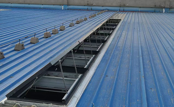 某城市大型商业综合体中庭吉木萨尔排烟窗工程