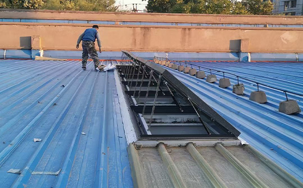 某区域性物流仓储中心吉木萨尔排烟窗系统安装项目