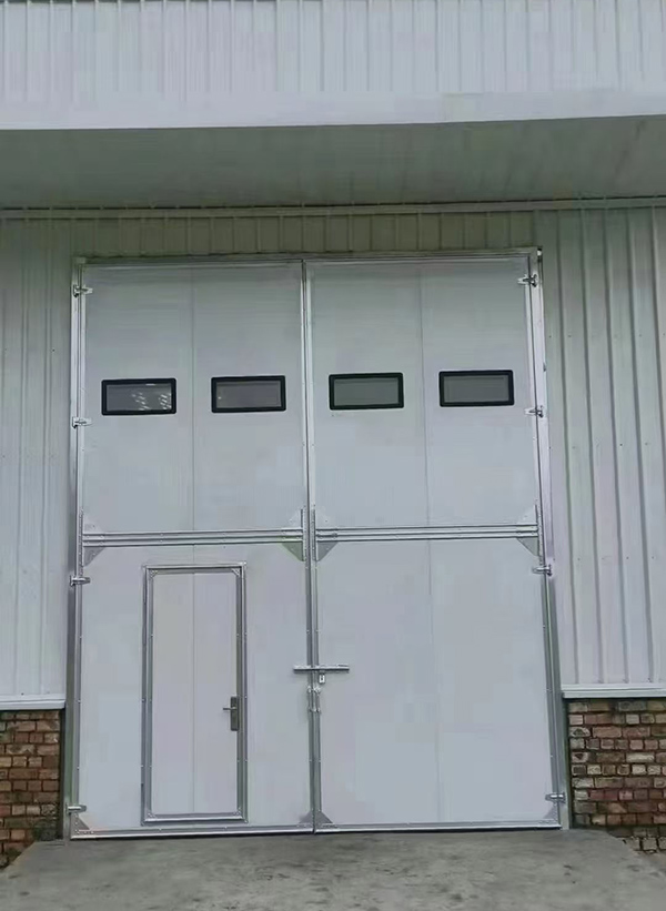 吉木萨尔工业门在设备装配车间出入口的实施记录